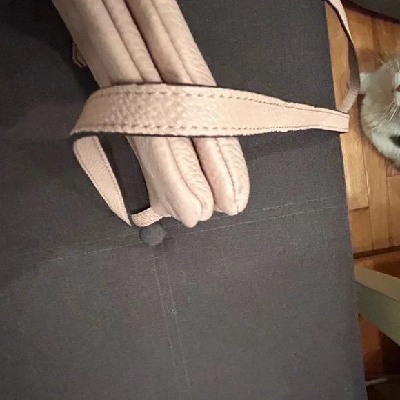 Vince Camuto Cream Crossbody Bag with Sleek Design - Picture 5 of 13